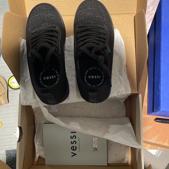 New. Vessi weekend - Picture 3 of 5